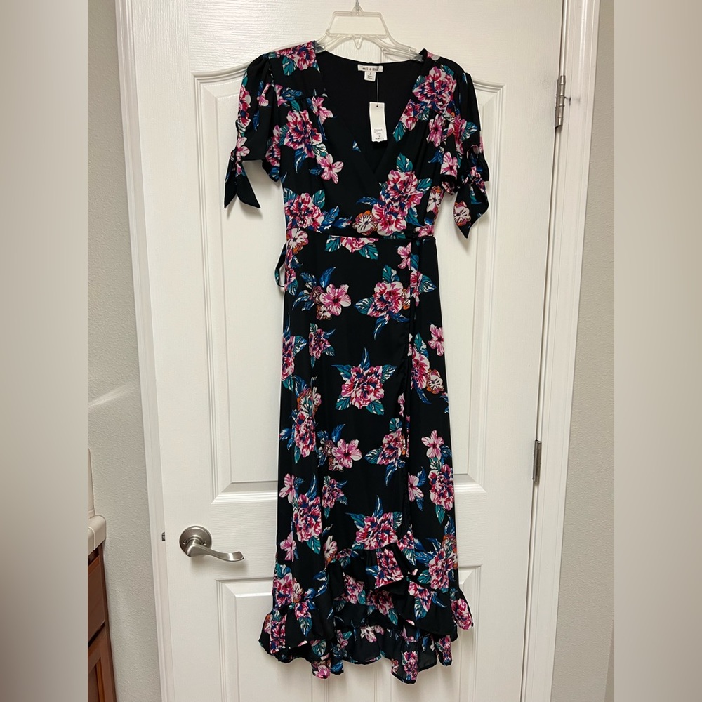 NEW w/tags Francesca’s wrap dress size S